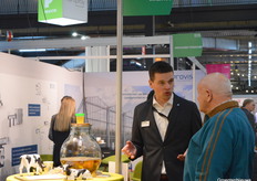 A glass vase with urine, which needs some explanation from Urinebank.nl.